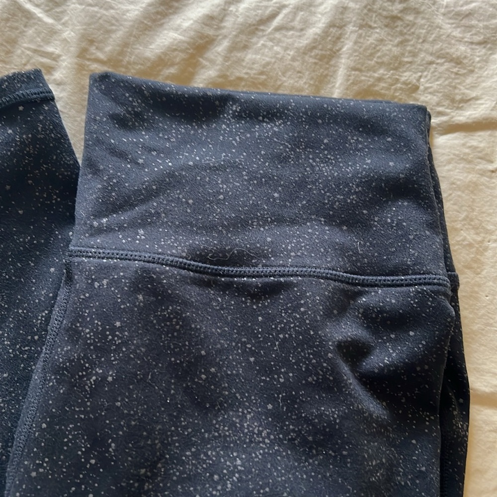 Fabletics: Sleek Black Leggings with Comfortable Fit